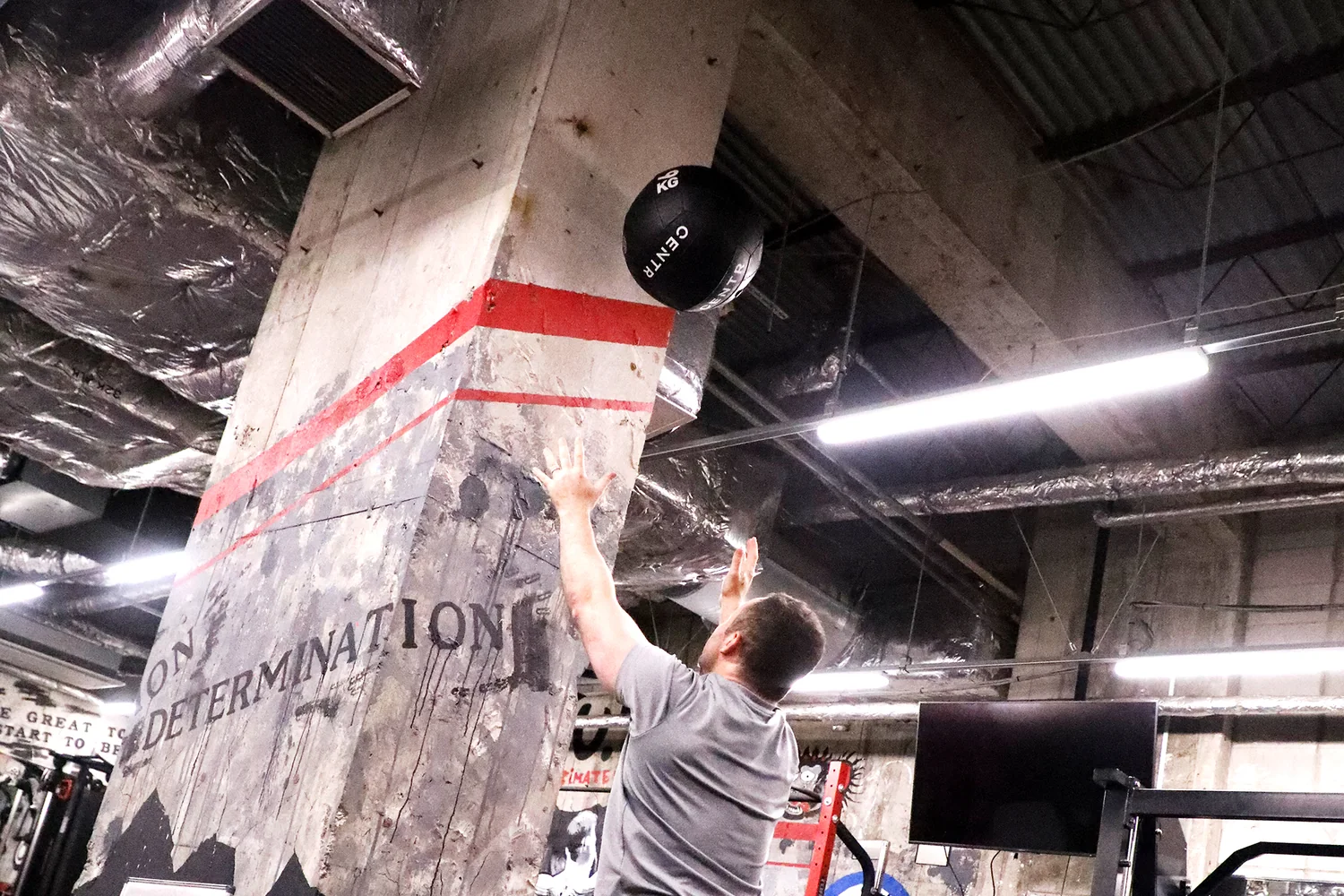 Wall balls training at UFC Gym Ogikubo